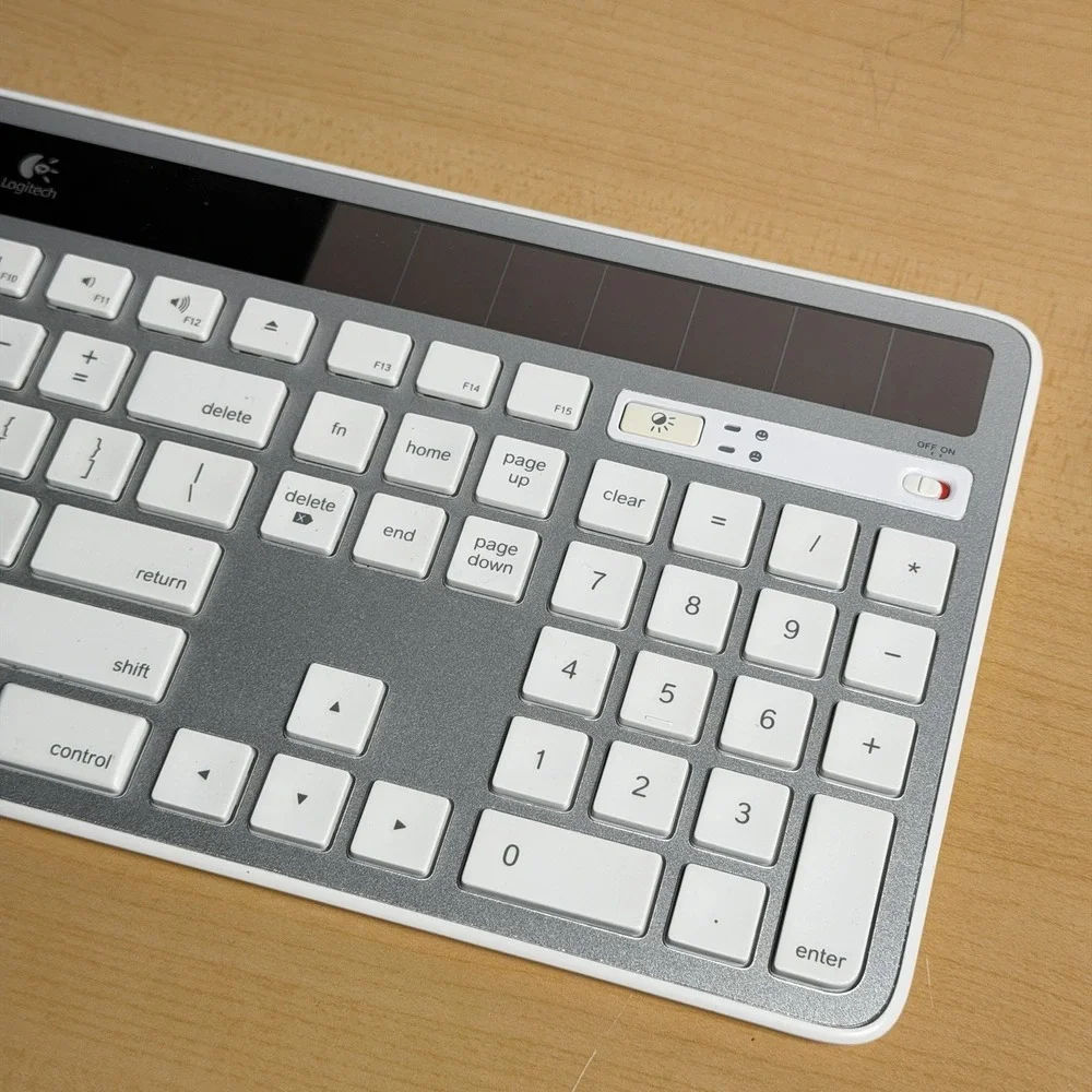 Logitech K750 Wireless Solar Keyboard +Dongle Receiver +NEW BATTERY-White